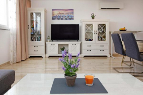 Modern 2-Bed Apt, Late check in available